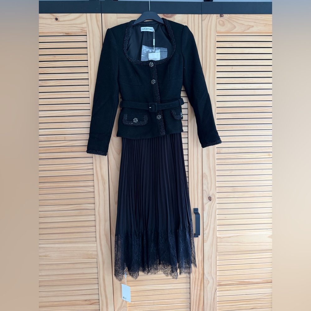 Self portrait size 6 Black Women's Pleated Lace-Hem Skirt with Belted Jacket